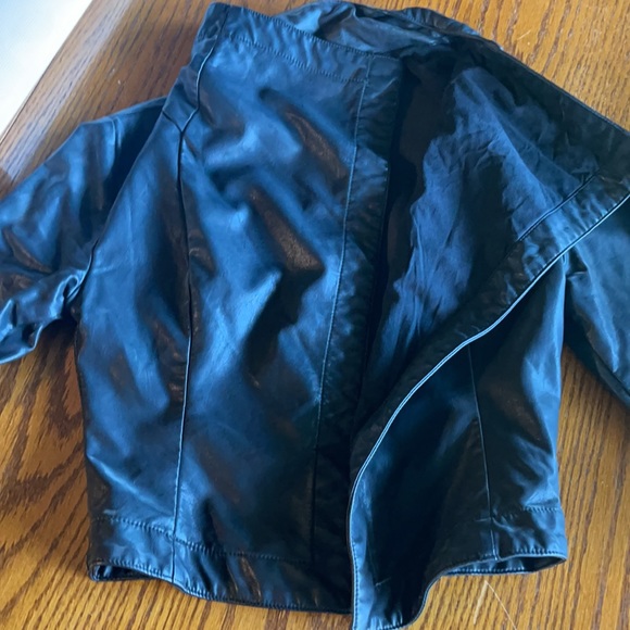 Used - Picture 4 of 5